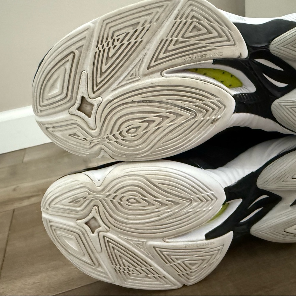 Mizuno Wave Lightning Z6 Volleyball Shoes Women 10 Black‎ White Low Top - Picture 13 of 16